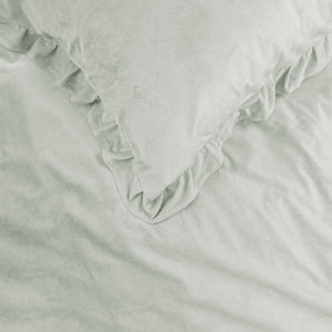 Velvet Ruffles Weiß