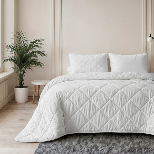 Lazy Bettdecke Uni Beige mit Kissenbezügen
