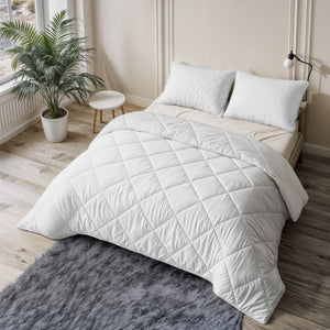 Lazy Bettdecke Uni Beige mit Kissenbezügen