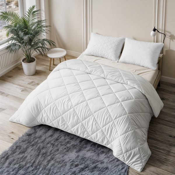 Lazy Bettdecke Uni Beige mit Kissenbezügen