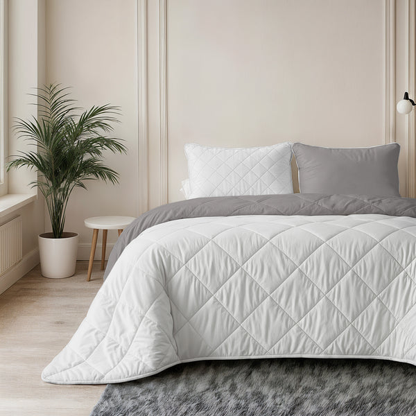 Lazy Bettdecke Uni Beige – Taupe/Grau mit Kissenbezügen