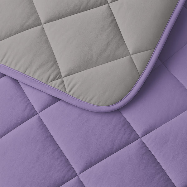 Lazy Bettdecke Uni Lavendel – Taupe/Grau mit Kissenbezügen