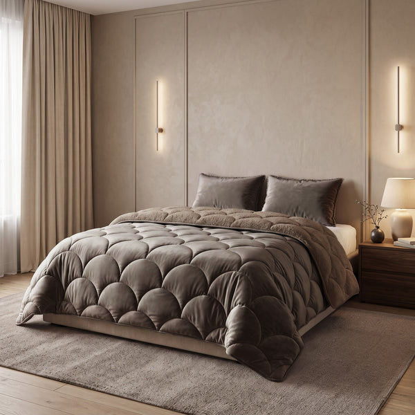 Bettdecke ohne Bezug – Lazy Teddy/Velvet Taupe/Braun mit Kissenbezügen
