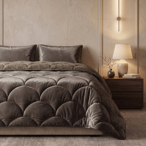 Bettdecke ohne Bezug – Lazy Teddy/Velvet Taupe/Braun mit Kissenbezügen