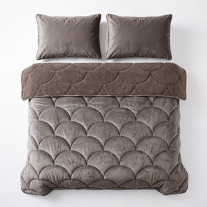 Bettdecke ohne Bezug – Lazy Teddy/Velvet Taupe/Braun mit Kissenbezügen